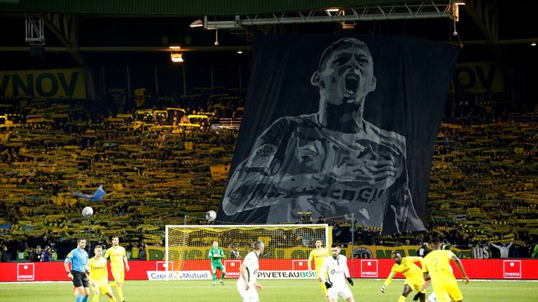 Nantes fans pay tribute to Sala