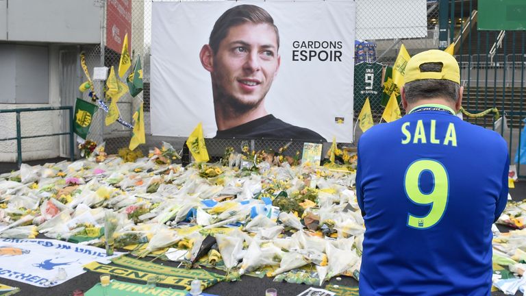 Tribute to Sala in front of the Beaujoire stadium in Nantes