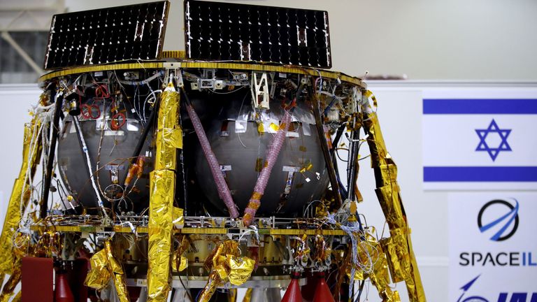 This picture shows an Israeli Aerospace Industries spacecraft during a press conference to announce its future launch to the moon, in Yehud, Eastern Tel Aviv, on July 10, 2018. - An Israeli organisation announced plans Tuesday to launch the country&#39;s first spacecraft to the moon in December in what is hoped will burnish its reputation as a small nation with otherworldly high-tech ambitions. The unmanned spacecraft, shaped like a pod and weighing some 585 kilogrammes at launch, will land on the m