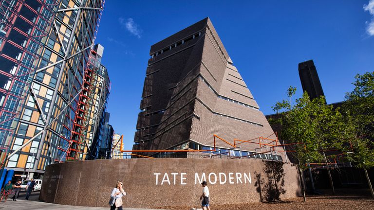 Tate Modern replied by telling residents to &#39;draw their blinds&#39;