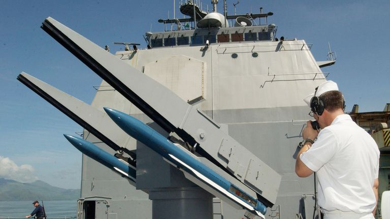 Το USS Vincennes στις Φιλιππίνες το 2002