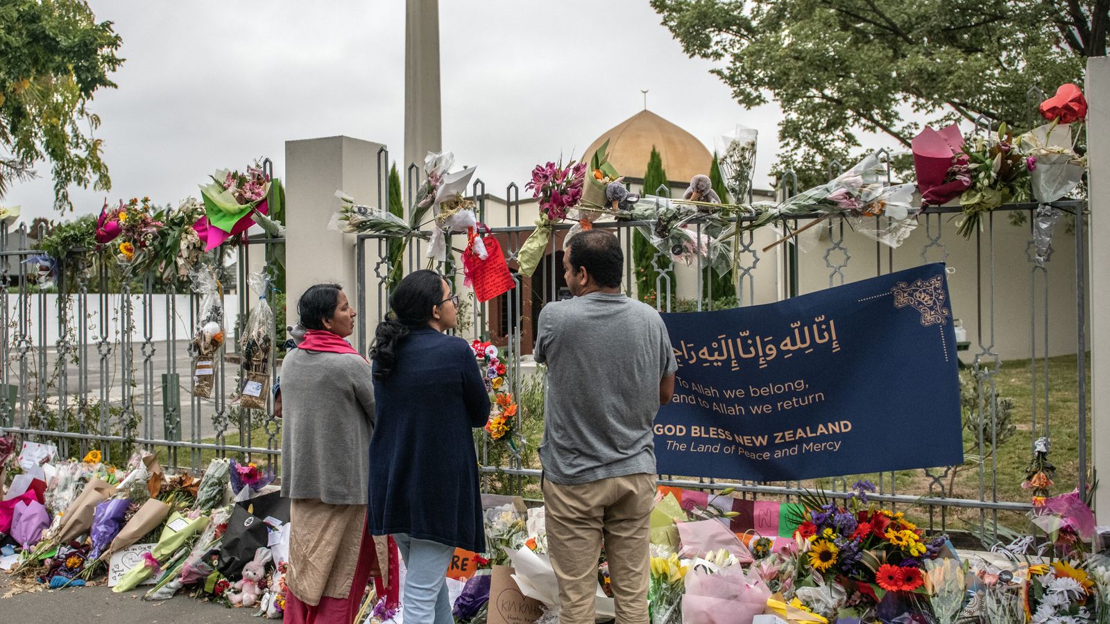 NZ attack mosque reopens early as worshippers gather to pray NZ attack mosque reopens early as worshippers gather to pray