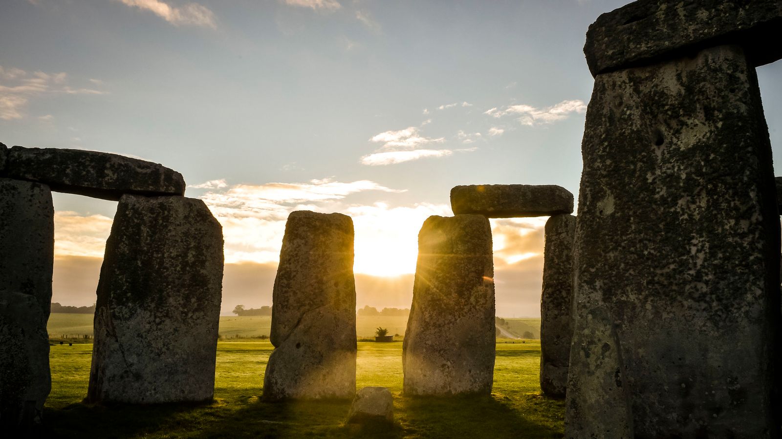 Stonehenge built by descendants of early immigrants, study finds | UK ...
