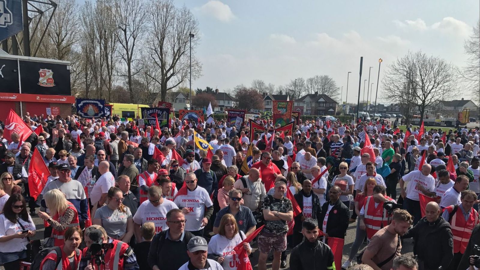 Honda Thousands march in bid to save Swindon plant and 3,500 jobs UK