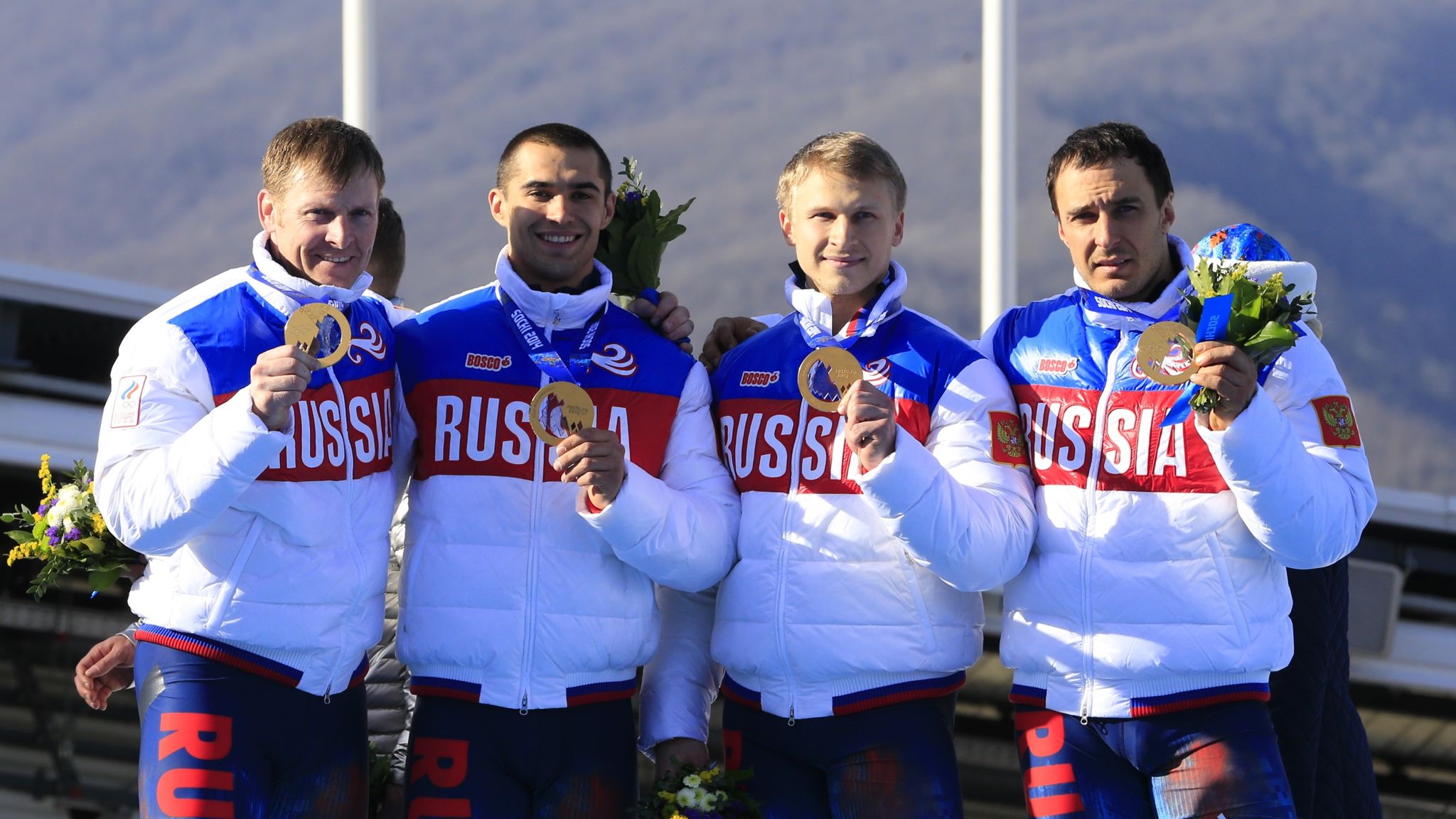 Олимпийские спортсмены сочи. Олимпийские чемпионы Сочи по бобслею. Российский бобслеист Олимпийский чемпион Сочи.