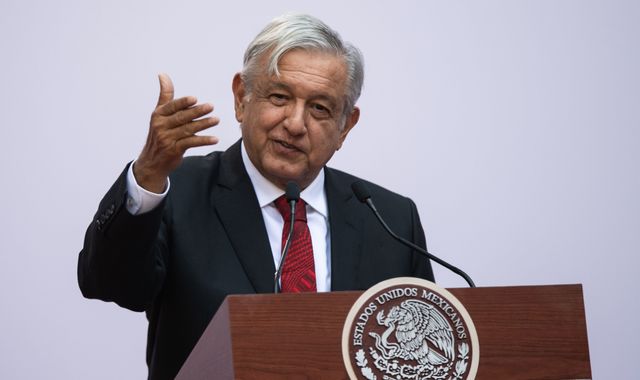 Mexican president asks Spain and Pope to apologise for conquest 500 years ago