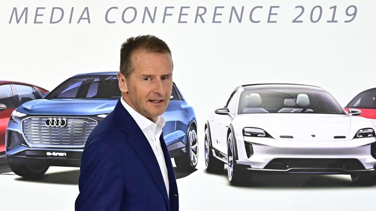 Herbert Deiss prepares to get VW&#39;s annual news conference underway in Wolfsburg