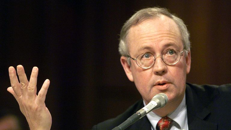 When independent counsel Kenneth Starr released his investigation of President Bill Clinton in 1998, politicians and journalists had a juicy 453 page document to leaf through