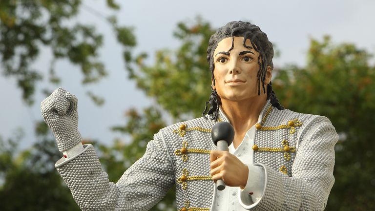 The Michael Jackson statue was unveiled outside Fulham&#39;s ground in 2011