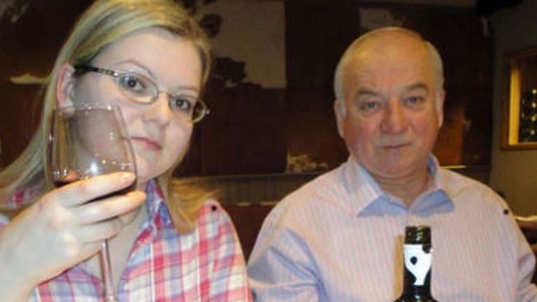 Sergei et Yulia Skripal ont été attaqués au novichok et retrouvés affalés sur un banc à Salisbury en mars