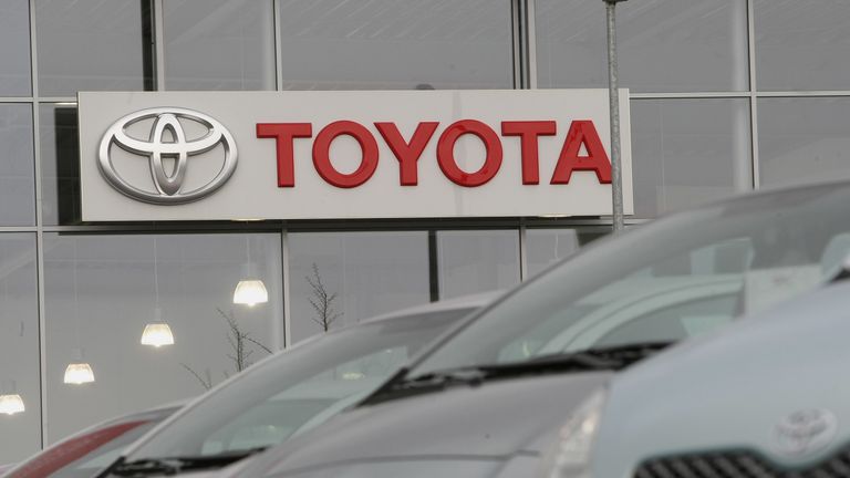 WIESBADEN, HESSEN - DECEMBER 22: Toyota cars are offered for sale at a car dealership on December 22, 2008 in Wiesbaden, Germany. Today Japanese carmaker Toyota Motor Corp., the world's second largest car manufacturer announed a 91 percent lowered net income forecast. (Photo by Ralph Orlowski/Getty Images) 