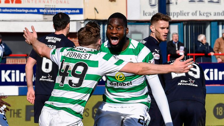 Celtic Celebrate Odsonne Edouards Late Winner At Dens Park Celtic Celebrate Odsonne Edouards Late Winner At Dens Park