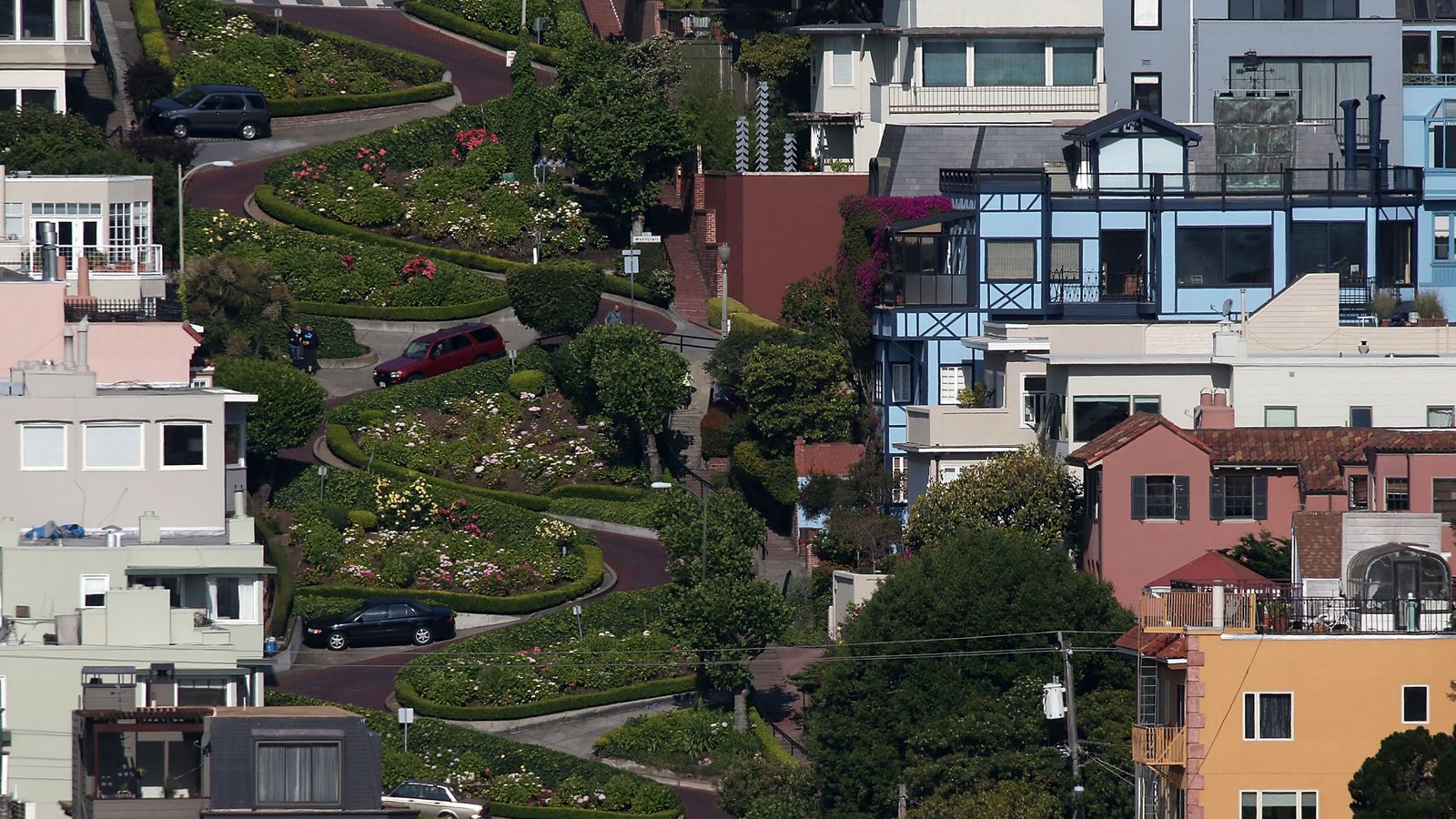 Tourists to be charged for driving on the 'Crookedest Street in the