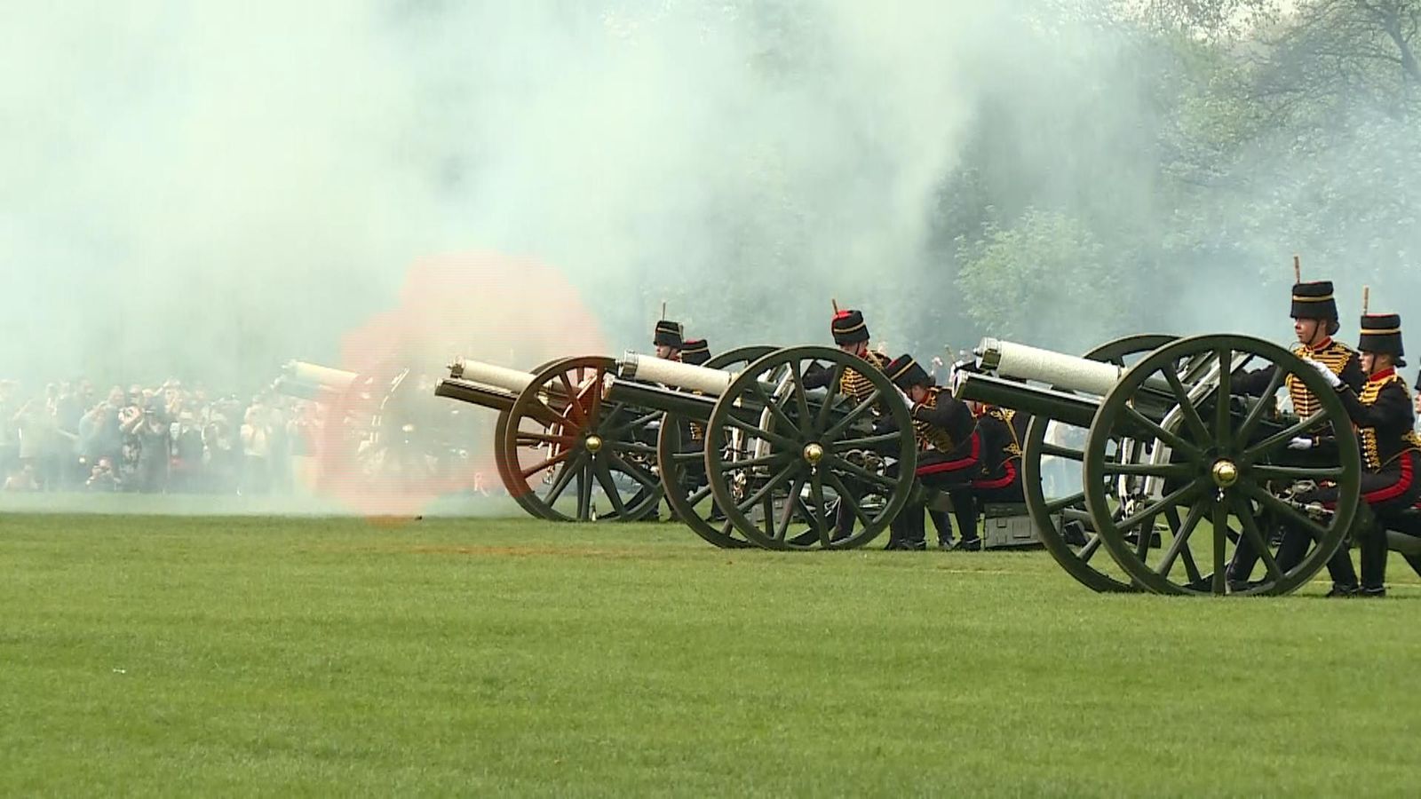 41gun salute in Hyde Park for Queen's 93rd birthday News UK Video