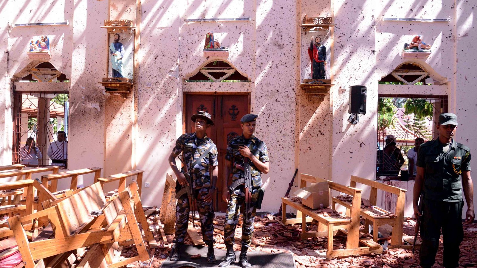 Sri Lanka: At least 207 dead and 450 injured in eight explosions