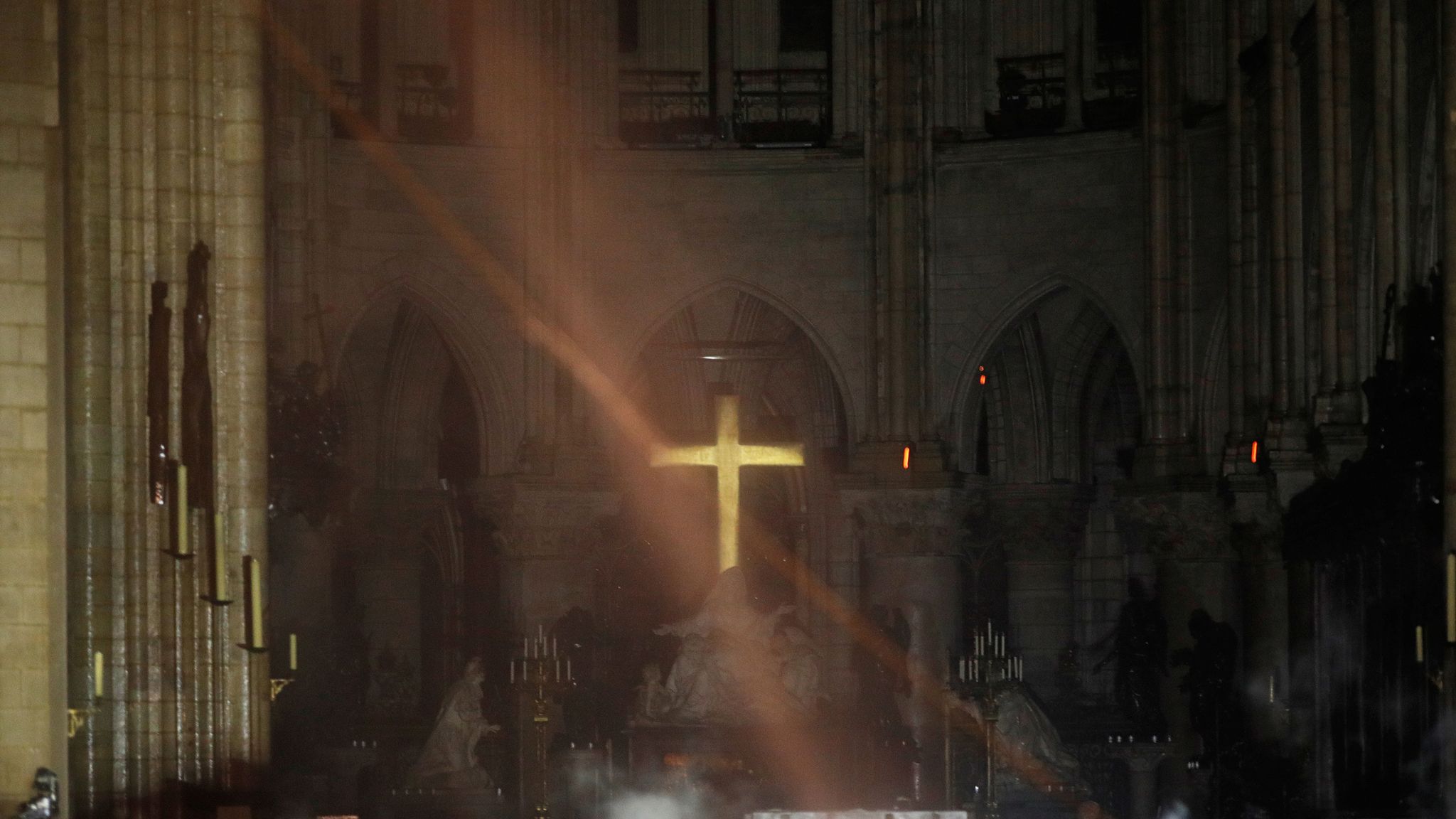 skynews-notre-dame-altar_4641049.jpg