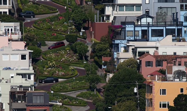 Tourists to be charged for driving on the 'Crookedest Street in the World' Tourists to be charged for driving on the 'Crookedest Street in the World'
