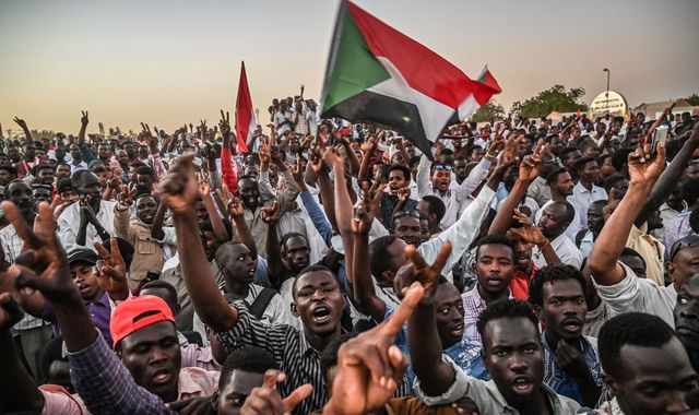 Protesters 'prepare for battle' after talks break down in Khartoum Protesters 'prepare for battle' after talks break down in Khartoum