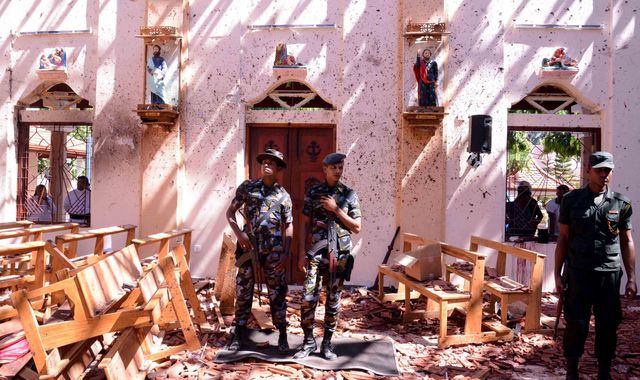 Sri Lanka explosions: At least 207 dead and 450 injured in attacks on churches and hotels Sri Lanka explosions: At least 207 dead and 450 injured in attacks on churches and hotels