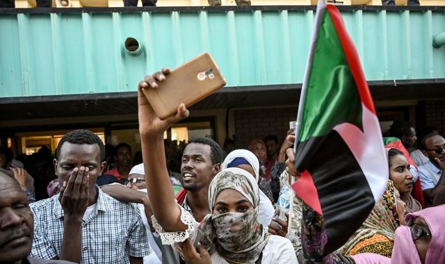 Sudan military chief: We'll hand over power when there's 'consensus' Sudan military chief: We'll hand over power when there's 'consensus'