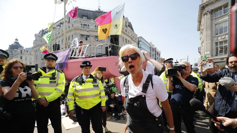 British actress Emma Thompson (C) gestures as police surround the pink boat being used as a stage by climate change activists as they occupy the road junction at Oxford Circus in central London on April 19, 2019 during the fifth day of an environmental protest by the Extinction Rebellion group