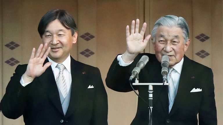 Japan&#39;s Crown Prince Naruhito (L) and his father, Emperor Akihito, wave to crowds in Tokyo