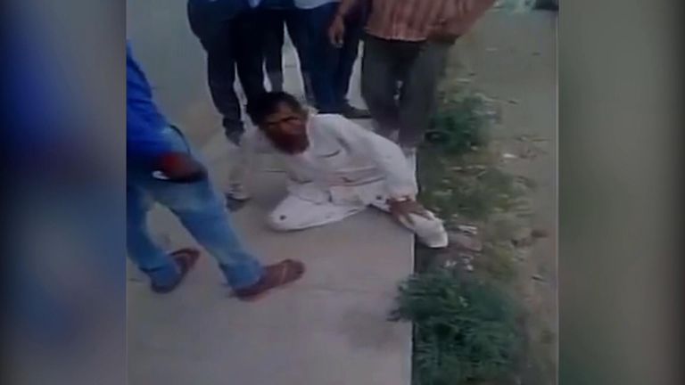 Pehlu Khan being beaten by Hindu vigilantes