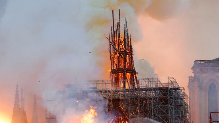 skynews-notre-dame-paris_4640855.jpg