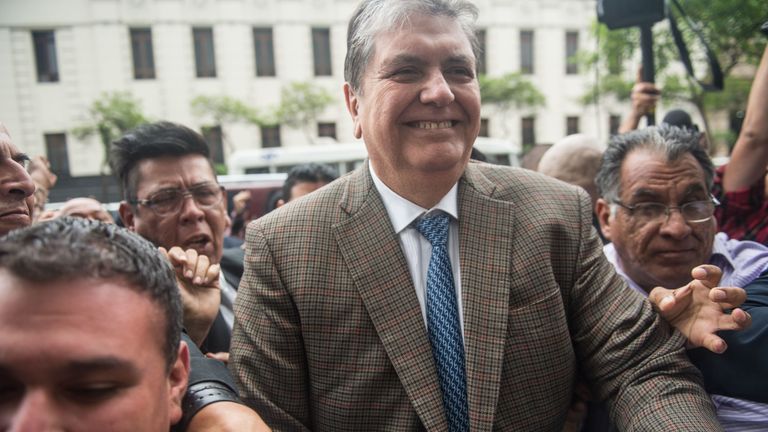 Ex-Peruvian President Alan Garcia shot himsef