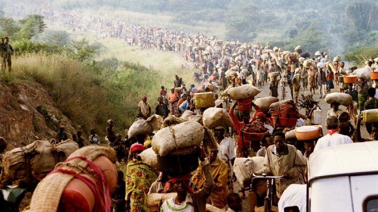 Rwandan refugees cross the Rusumo border to Tanzania 