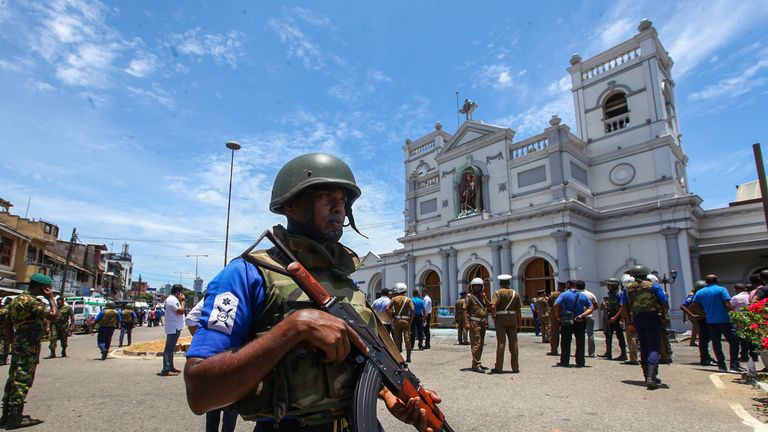 Sri Lankan security forces secure the area around St. Anthony&#39;s Shrine