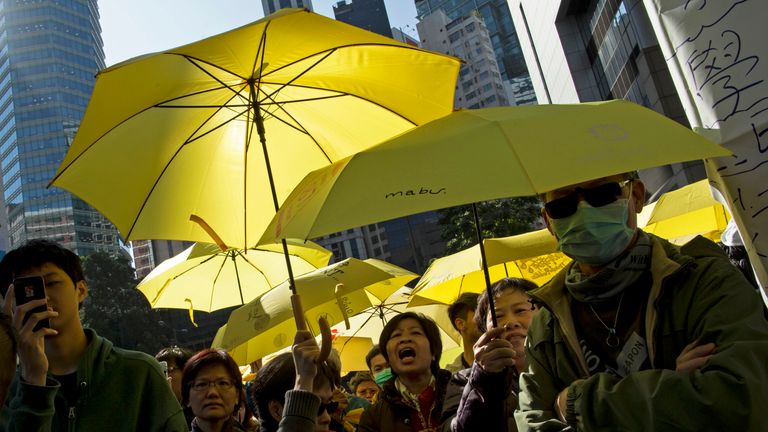 Protests in Hong Kong shut down the city&#39;s central business district