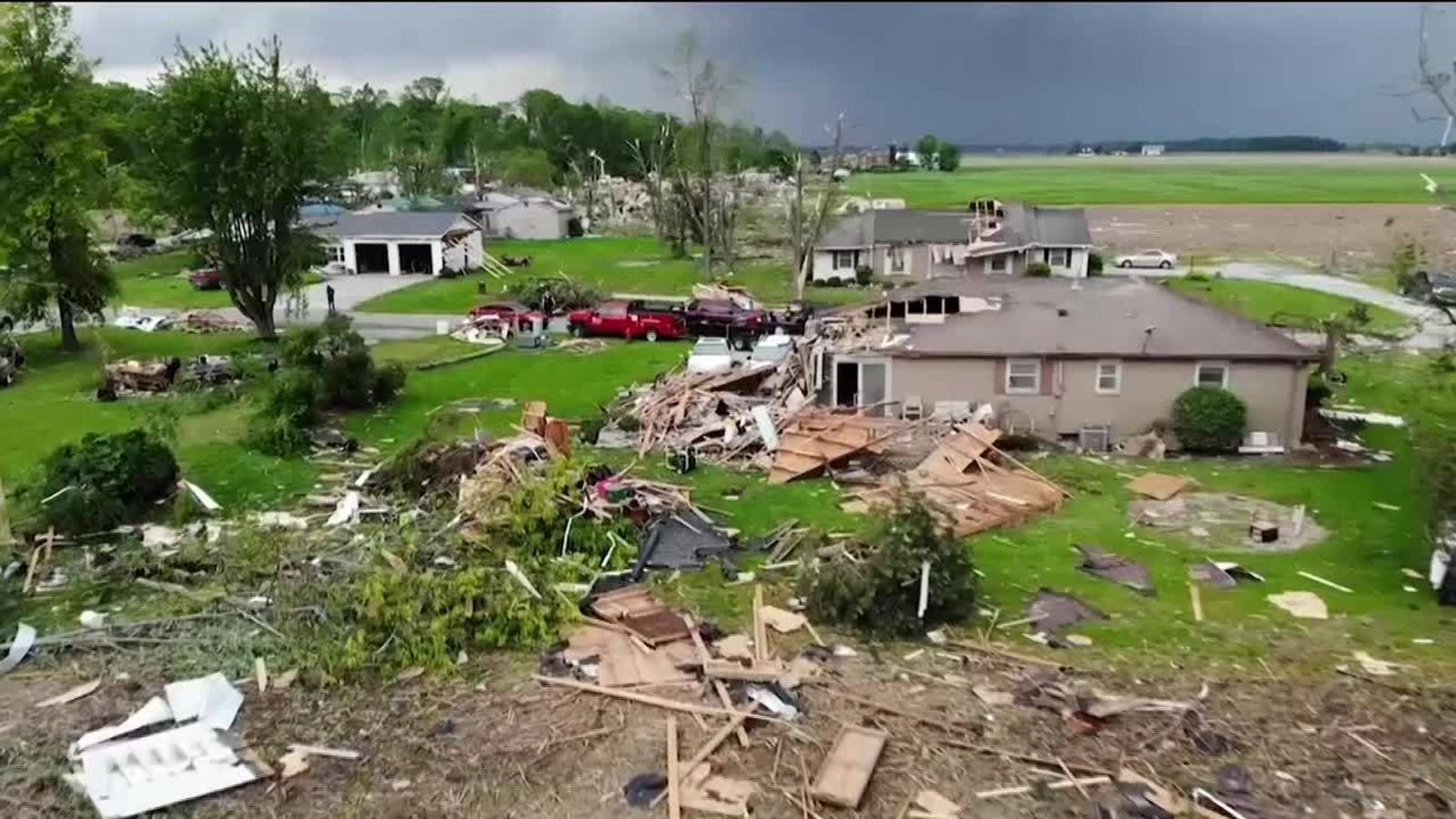 'My god it's huge!' Amazing pictures show aftermath of 500 tornadoes in ...