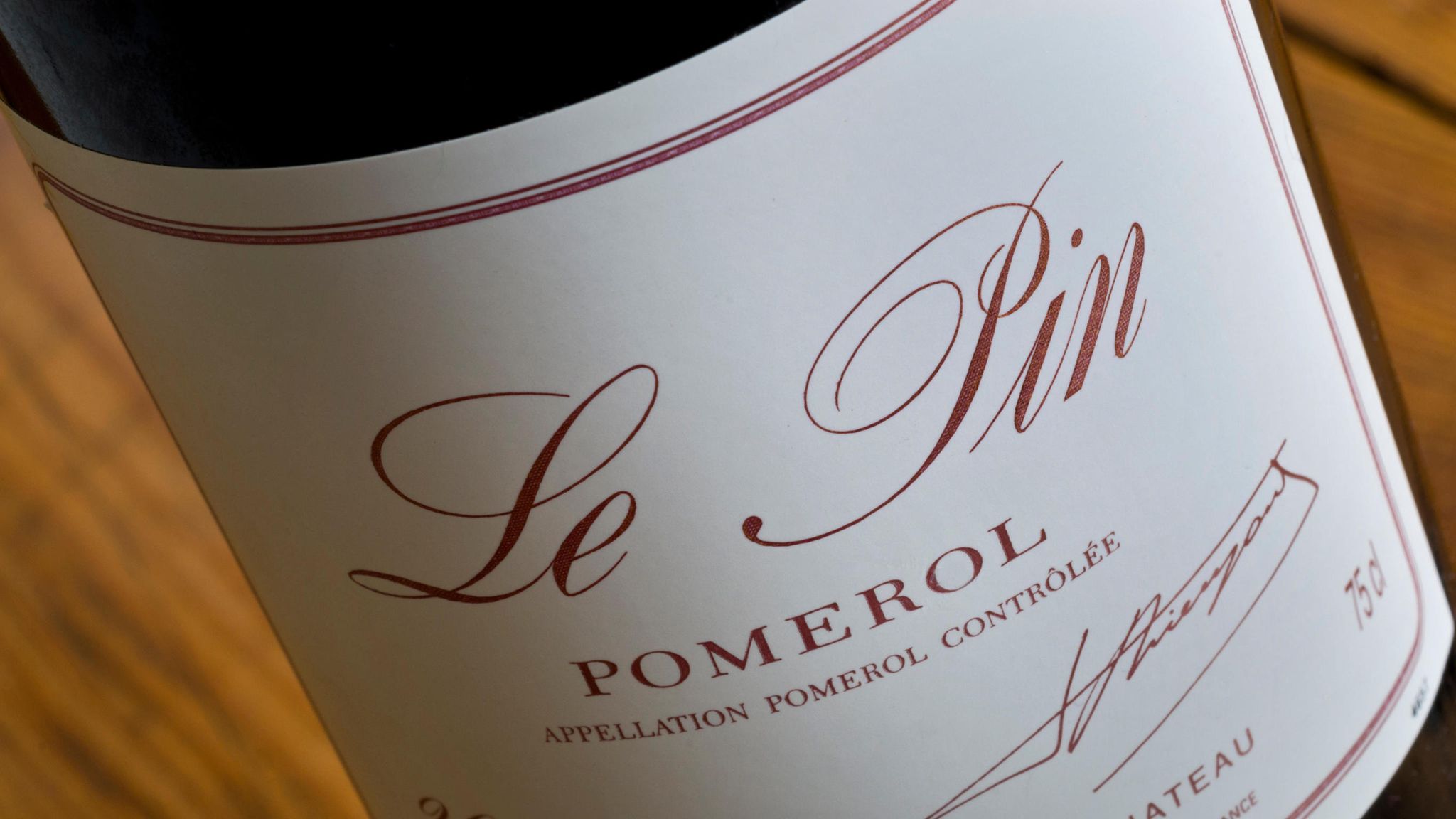 Цена самого дорогого вина. Вино le Pin Pomerol. Вино Chateau le Pin. Pomerol Chateau. Дорогое вино.