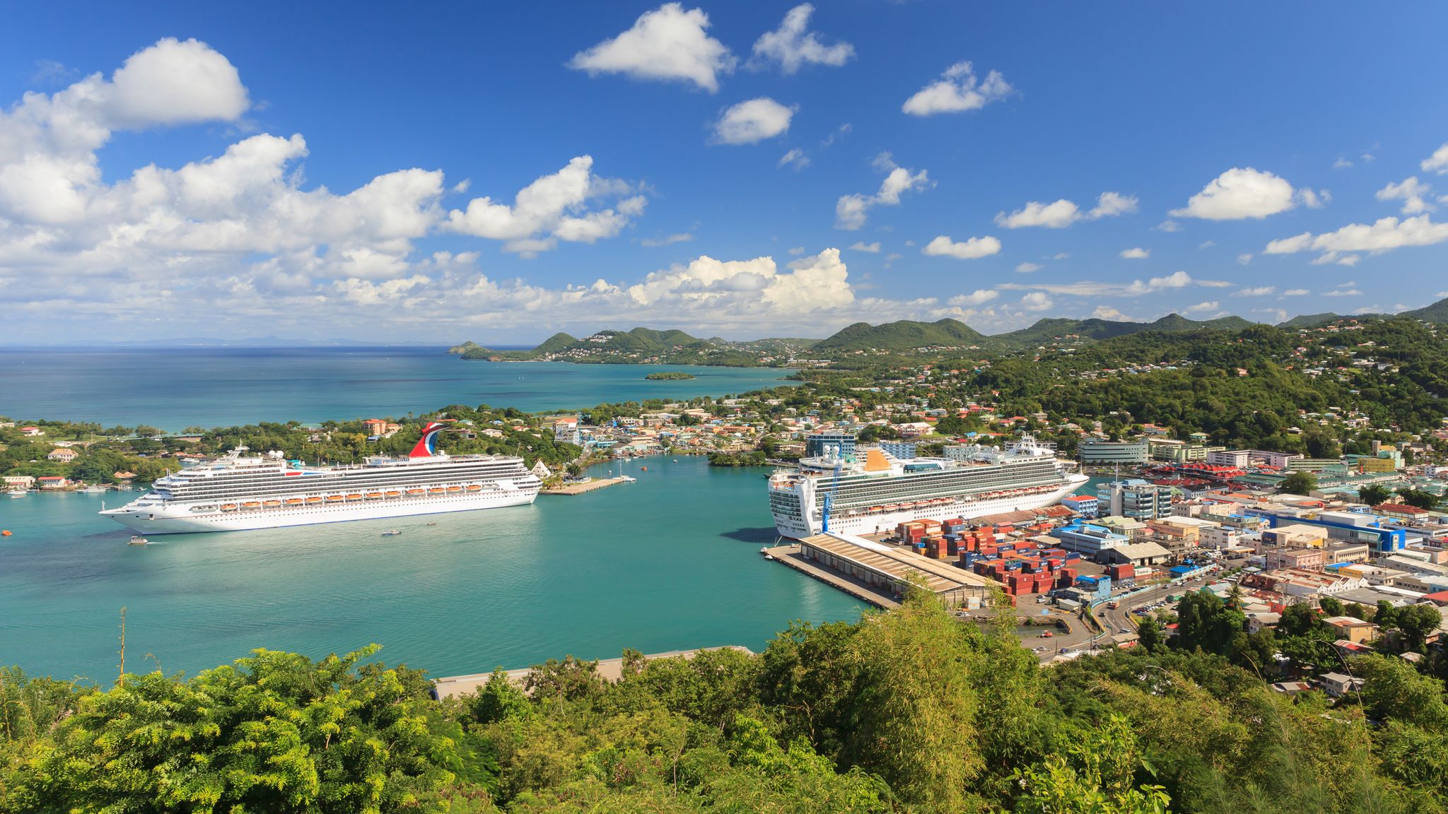 St Lucia: 300 cruise passengers quarantined on ship after measles case