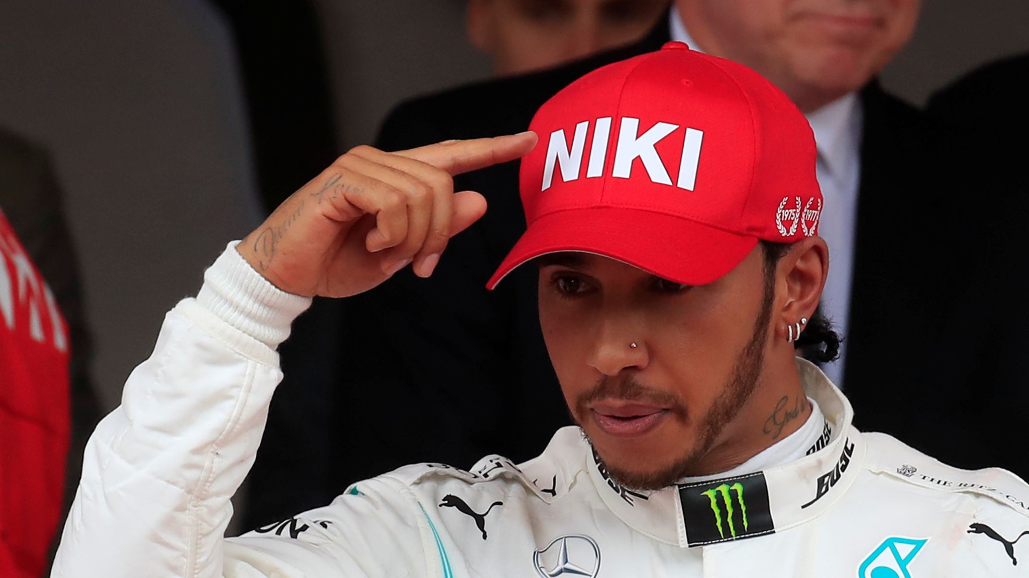 Se insekter loop Mindful Lewis Hamilton 'tried to make Niki Lauda proud' in dramatic Monaco GP win |  World News | Sky News