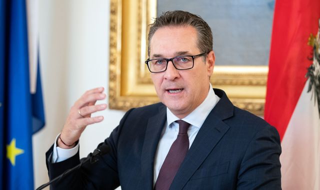 Austria: Calls for snap election after resignation of vice chancellor Austria: Calls for snap election after resignation of vice chancellor