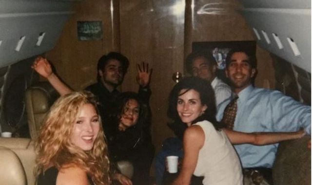 Courteney Cox picture: Friends actress shares photo of cast before show aired Courteney Cox picture: Friends actress shares photo of cast before show aired