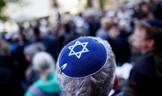 Jews told not to wear skullcaps in parts of Germany