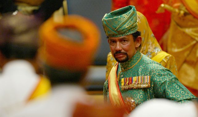 Sultan of Brunei returns Oxford degree after backlash to anti-gay laws Sultan of Brunei returns Oxford degree after backlash to anti-gay laws