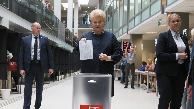 Lithuania's President Dalia Grybauskaite (C) casts her ballot during an early vote, five days ahead of the second round of presidential elections, at a polling station in Vilnius, Lithuania, on May 21, 2019. - An economist and political novice, Gitanas Nauseda, took a thin lead in the first round of Lithuania's presidential election on Sunday, May 12, 2019, and will face Ingrida Simonyte, a conservative ex-finance minister, in a May 26 run-off set to focus on inequality and poverty in the Baltic eurozone state. (Photo by Petras Malukas / AFP)        (Photo credit should read PETRAS MALUKAS/AFP/Getty Images)
