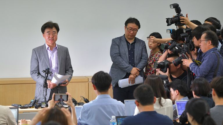 Lee Sang-moo (L), a senior official of the Very Good Tour that organised the South Korean group tour programme, speaks during a press briefing on a boat accident involving South Korean tourists in the Hungarian capital Budapest, at the travel agency in Seoul on May 30, 2019. - Seven South Koreans have died and 19 others are missing after the river cruise boat capsized and sank on the Danube in Budapest, Hungarian and South Korean officials said on May 30. (Photo by Jung Yeon-je / AFP)        (Photo credit should read JUNG YEON-JE/AFP/Getty Images)