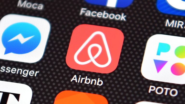 LONDON, ENGLAND - AUGUST 03:  The Airbnb app logo is displayed on an iPhone on August 3, 2016 in London, England.  (Photo by Carl Court/Getty Images)