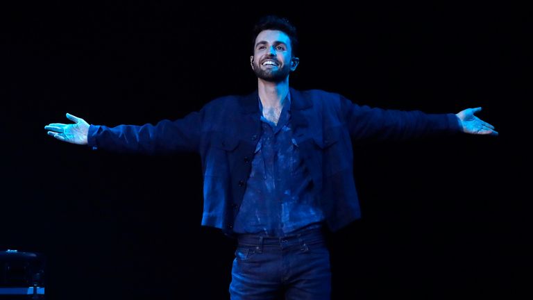 Duncan Laurence performing his song Arcade