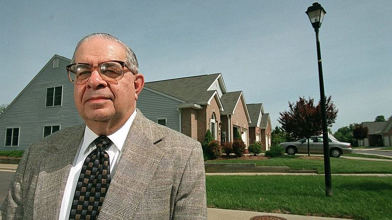 The Man Who Invented 10,000 People And Brought Down Mobsters 