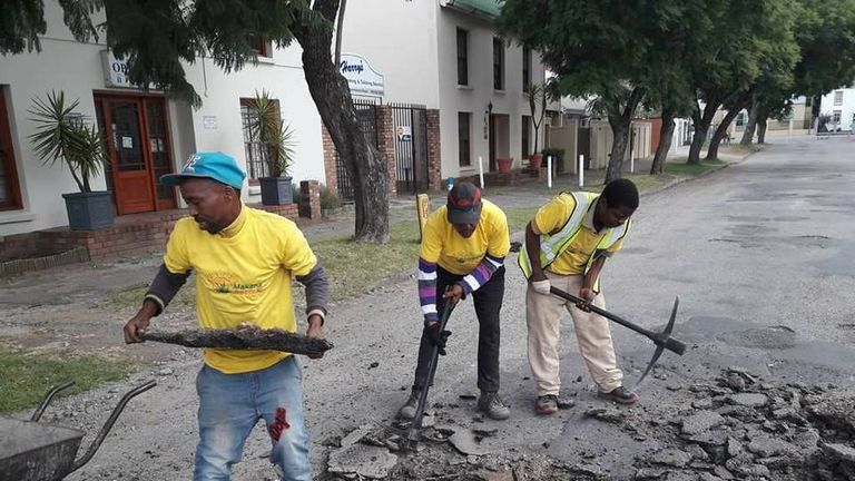Some of the Makhana Revive volunteers repair a road