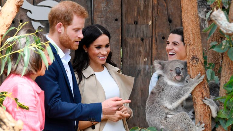 Britain&#39;s Prince Harry and his wife Meghan meet a koala named Ruby and its koala joey named Meghan after the Duchess of Sussex as New South Wales Premier Gladys Berejiklian (L) and zoo keeper Susie MacNamara (R)look on during a visit to Taronga Zoo in Sydney on October 16, 2018