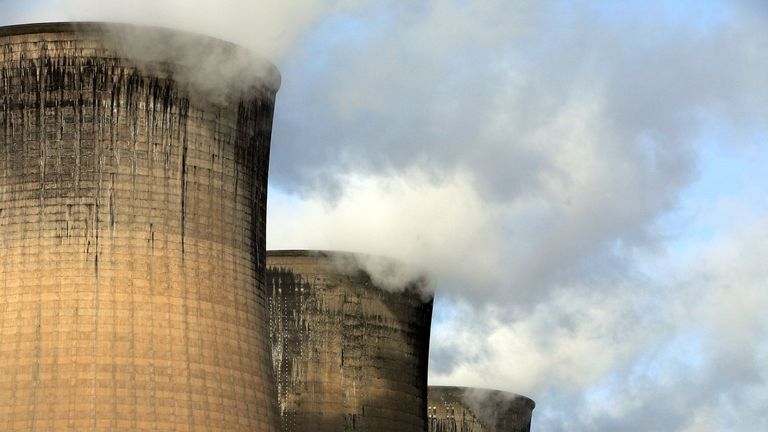 SELBY, ENGLAND - MARCH 13: Steam rises from the cooling towers of the 2,000MW flexible coal Eggborough electricity power station on March 13, 2009 near Selby, England. Many UK householders have welcomed lower prices as profits for the big energy providers fall. (Photo by Christopher Furlong/Getty Images)
