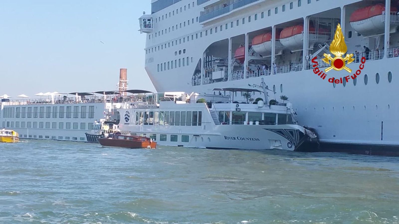 cruise ship crashes into dock and tourist boat in venice