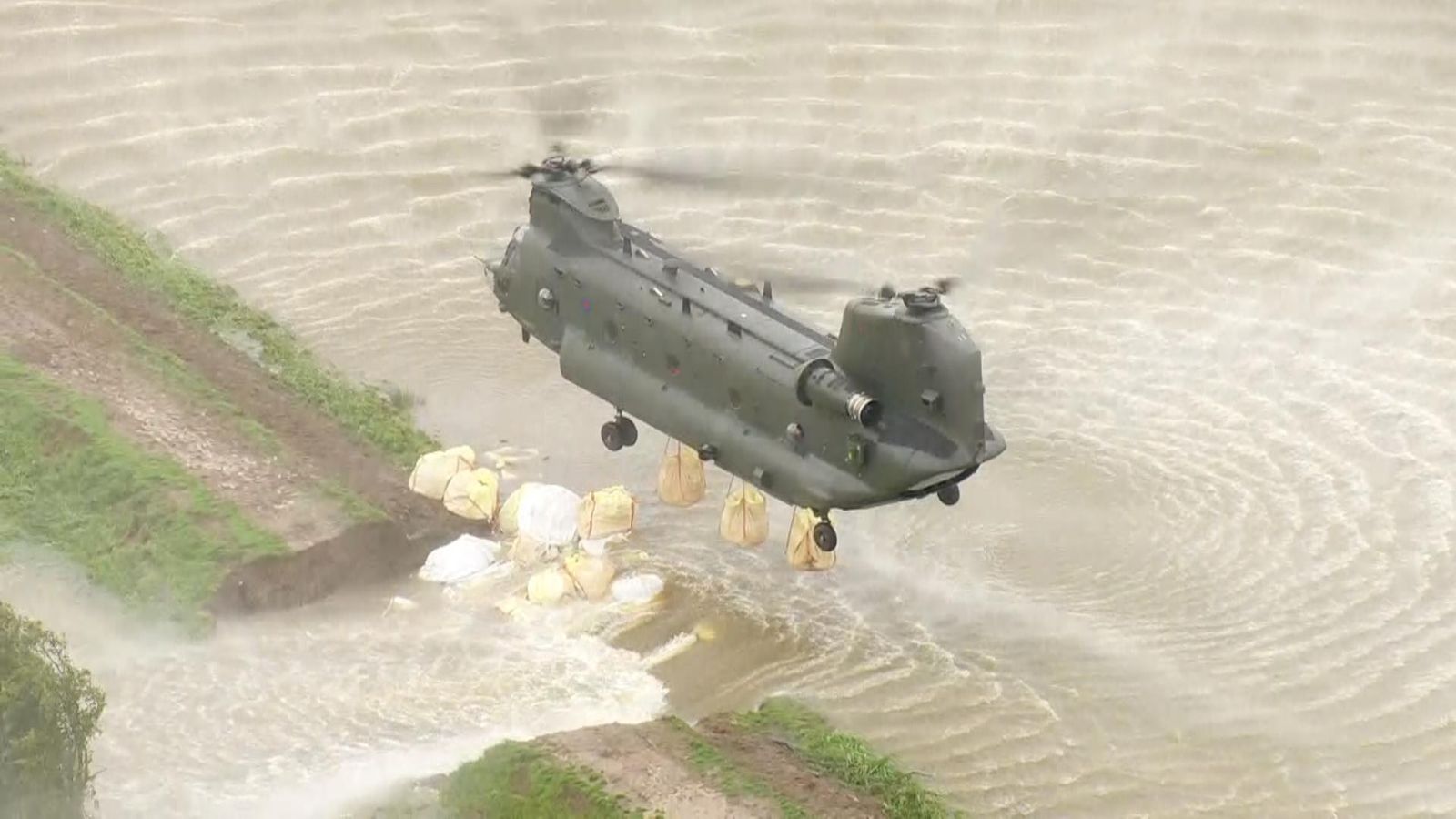 Nearly 600 Lincolnshire homes told to evacuate as more rain forecast